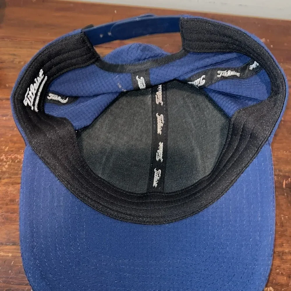 Navy Blue Titleist SnapBack 100% polyester washable golf cap hat